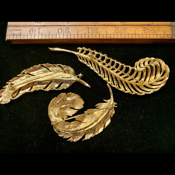 Three vintage MJ Ent brooches feathers rhinestones - Picture 7 of 12
